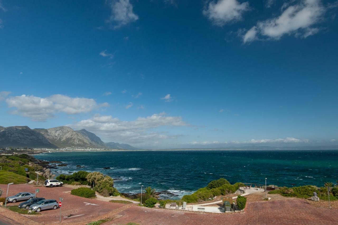 The Sun, Whales & Waves - Seafront Apartment Hermanus Luaran gambar